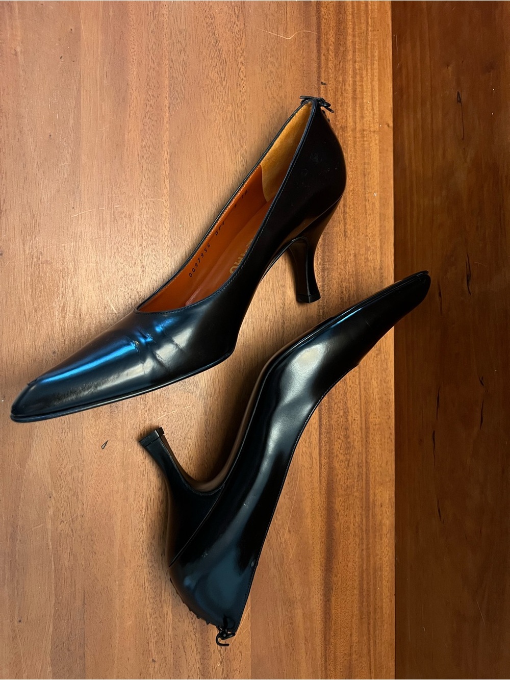 Salvatore Ferragamo Black Leather Pointed-Toe Women's Kitten Heels